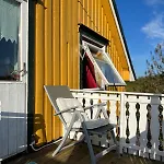 Charming Golden With Breathtaking Sea Views Moskenes