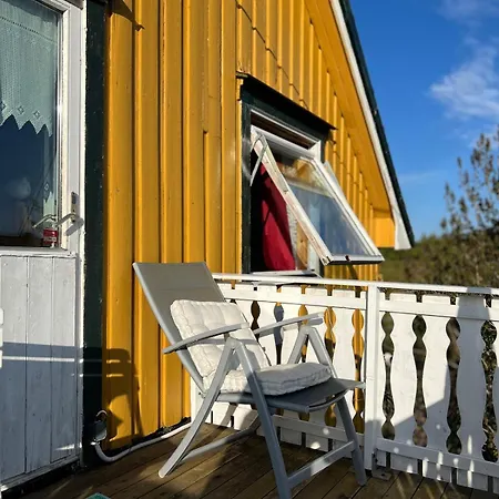 Charming Golden With Breathtaking Sea Views Moskenes