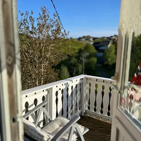 Charming Golden With Breathtaking Sea Views