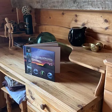 Charming Golden With Breathtaking Sea Views Moskenes