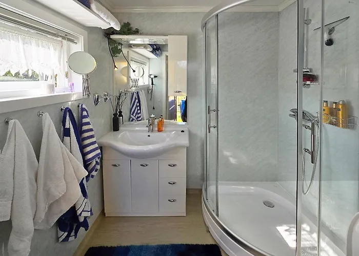 Charming Golden With Breathtaking Sea Views Ferienhaus Moskenes