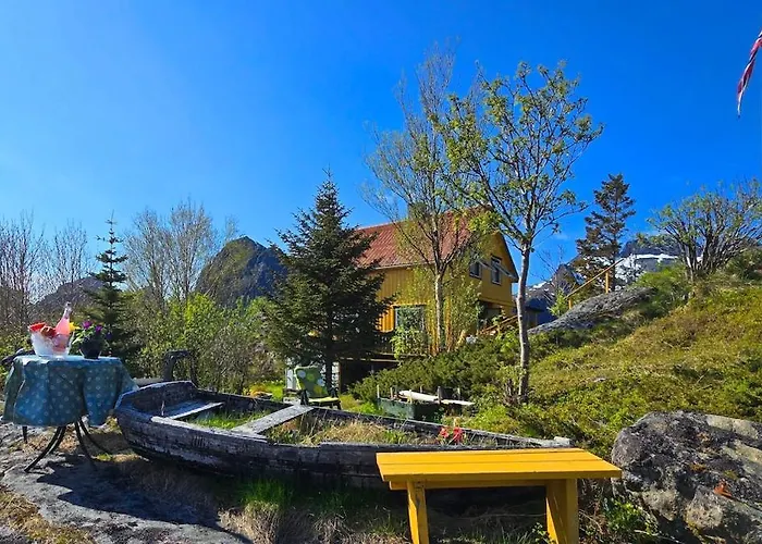 Semesterbostad Charming Golden With Breathtaking Sea Views