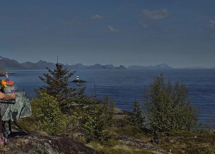 Charming Golden With Breathtaking Sea Views Moskenes